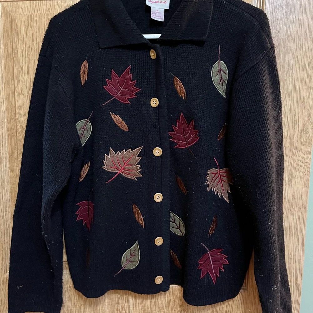 Elegant Leaf pattern Cardigan - Black